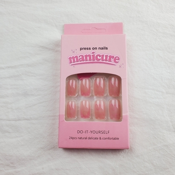 24 Pieces Fake Press On Nails - Picture 5 of 8